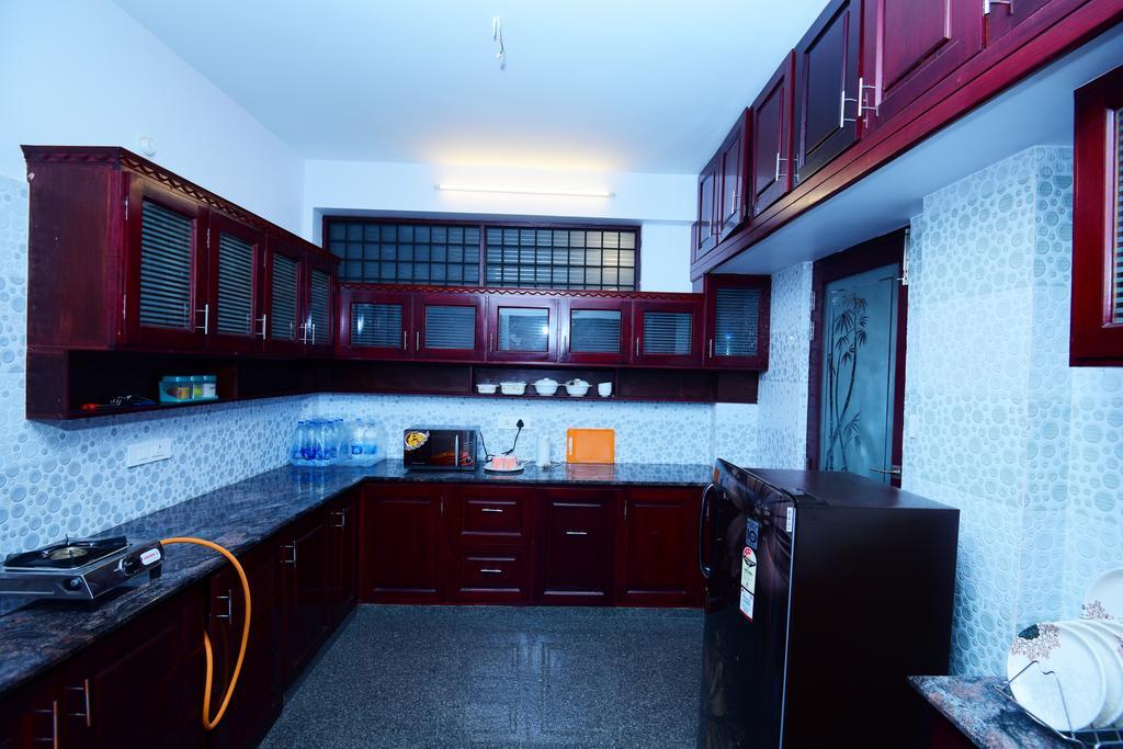 Beersheba Three Bed Room A/C Apartments Тривандрум Экстерьер фото